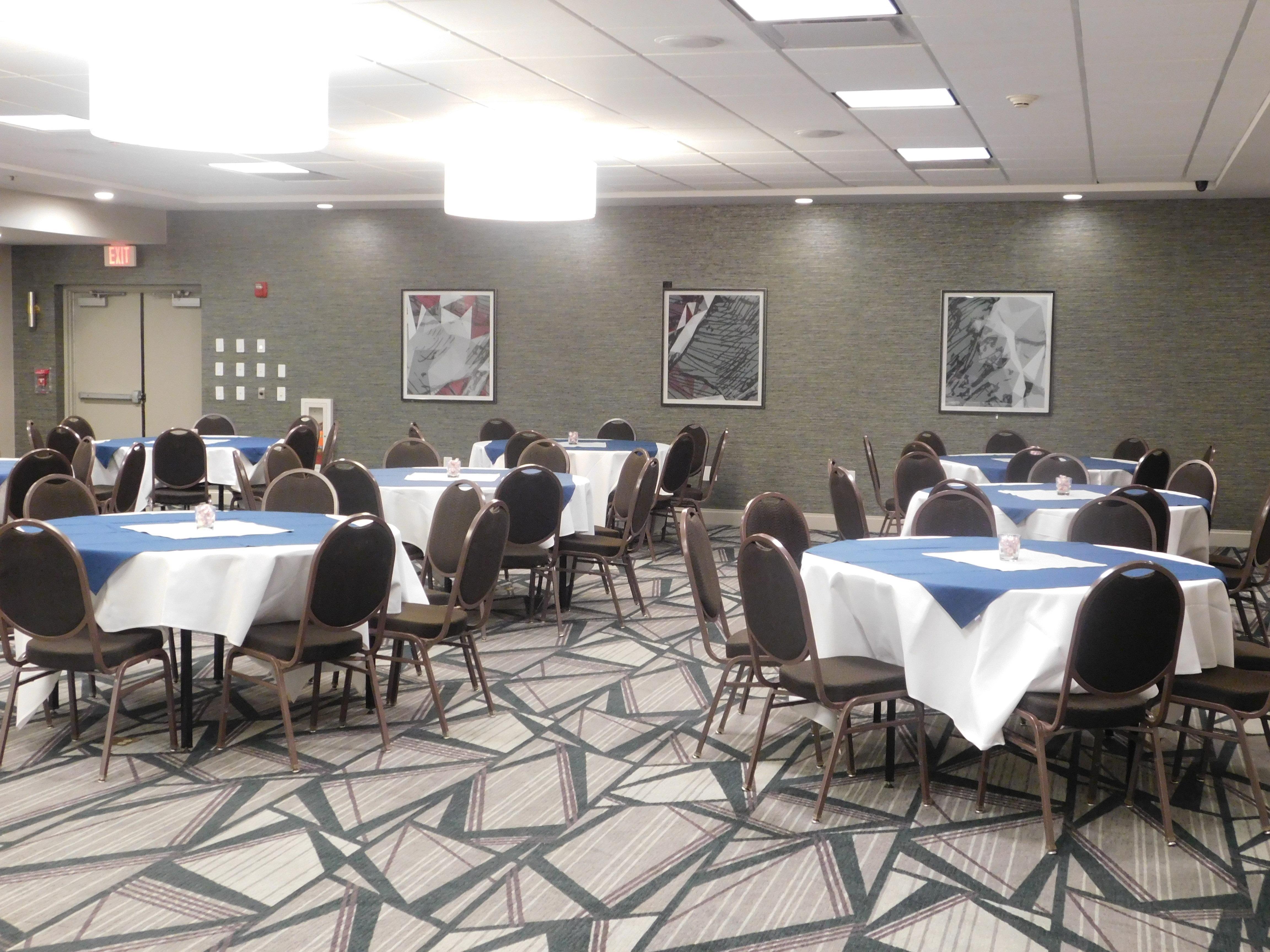 Holiday Inn Hotel & Suites Rochester - Marketplace By Ihg Экстерьер фото