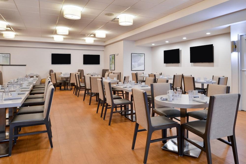 Holiday Inn Hotel & Suites Rochester - Marketplace By Ihg Экстерьер фото
